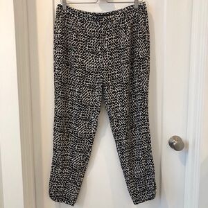 Black and White comfy dress pants by Banana Republic, size 6